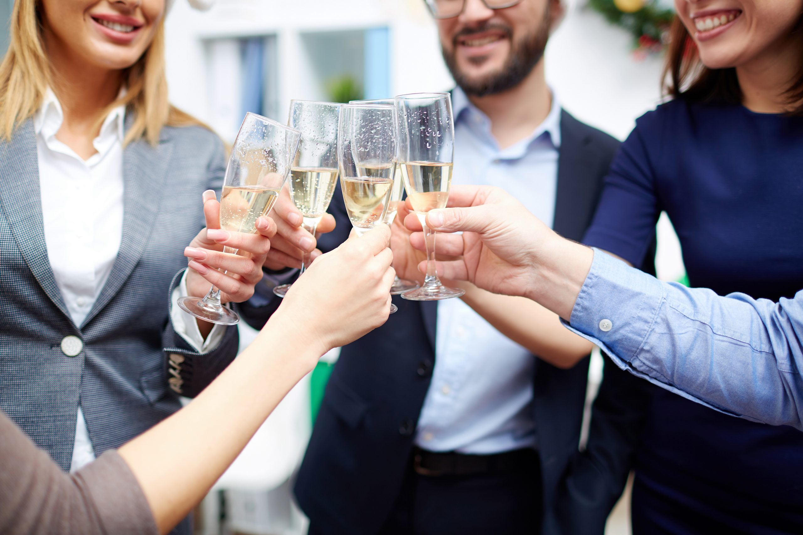 5 motivos para evitar o consumo de bebidas alcoólicas com o uniforme da empresa