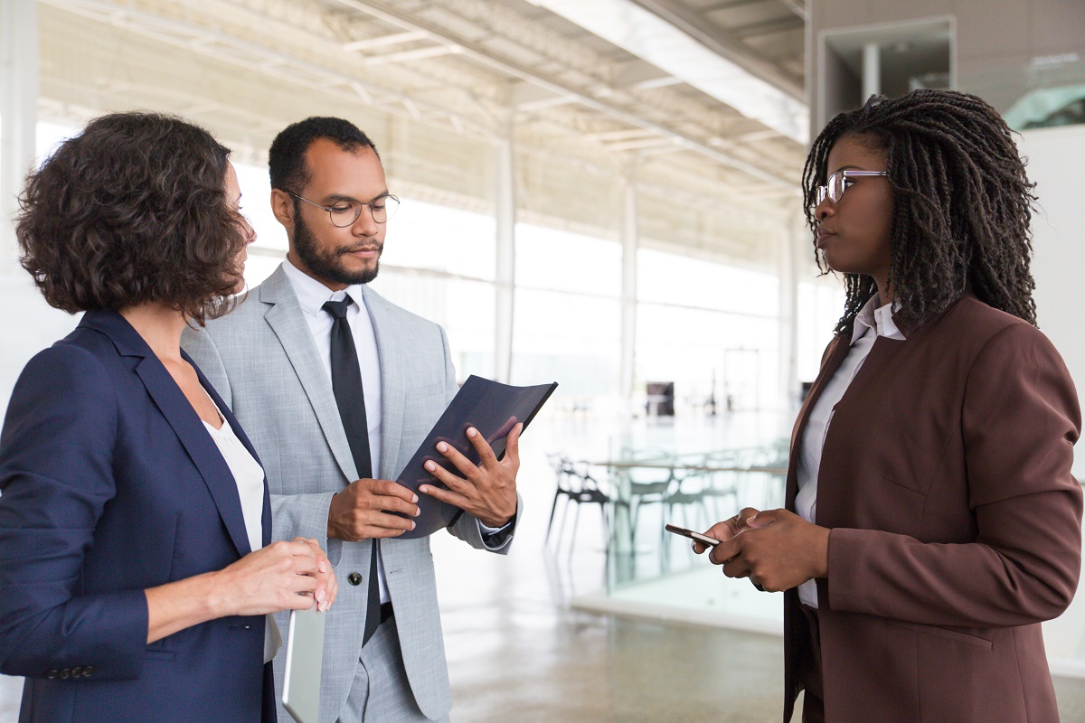 Uniformes administrativos: Vale a pena investir em 2020?